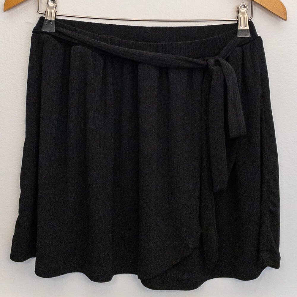 SHEIN Black Ribbed Mini Skirt with Tie Waist – Size Large